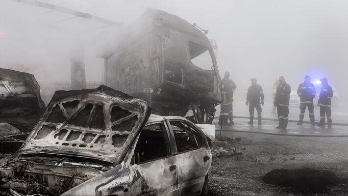 Προφυλακίστηκε ο οδηγός της νταλίκας που προκάλεσε το τραγικό τροχαίο δυστύχημα στα διόδια Πολυμύλου