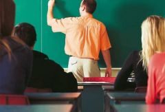 Με το σταγονόμετρο οι μεταθέσεις παρά τα χιλιάδες κενά εκπαιδευτικών