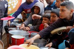 Κόλαση στη Γάζα: 70.000 παιδιά σε κίνδυνο λόγω της πείνας