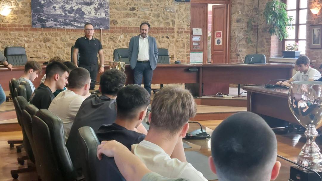  Οι πρωταθλητές Handball του ΦΕΡΩΝΑ στον Δήμαρχο Βέροιας