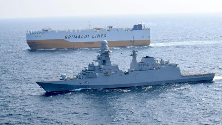 ΚΥΒΕΡΝΗΣΗ: Συνήγορος των ισραηλινών εγκλημάτων, μπλεγμένη στον πόλεμο