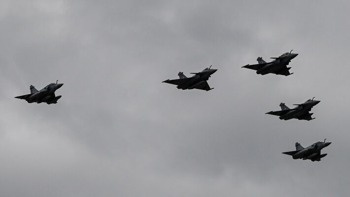 Εξοπλισμοί για ποιον;