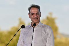 Πάνω απ' όλα η αντιλαϊκή «σταθερότητα» των 13ωρων, των μισθών πείνας και της εμπλοκής