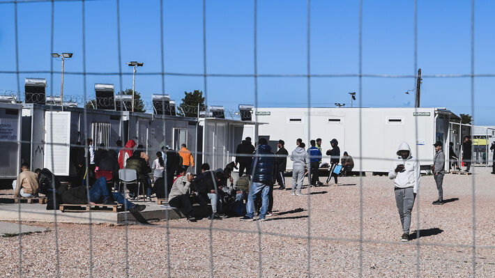 ΣΥΛΛΟΓΟΙ ΥΠΑΛΛΗΛΩΝ ΥΠΟΥΡΓΕΙΟΥ ΜΕΤΑΝΑΣΤΕΥΣΗΣ ΚΑΙ ΑΣΥΛΟΥ: Να καταργηθεί η απαράδεκτη τροπολoγία για τους ξεριζωμένους