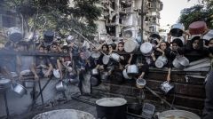 Συνεχίζει τα εγκλήματά του το κράτος δολοφόνος του Ισραήλ με 35 νεκρούς στα κέντρα διανομής τροφίμων