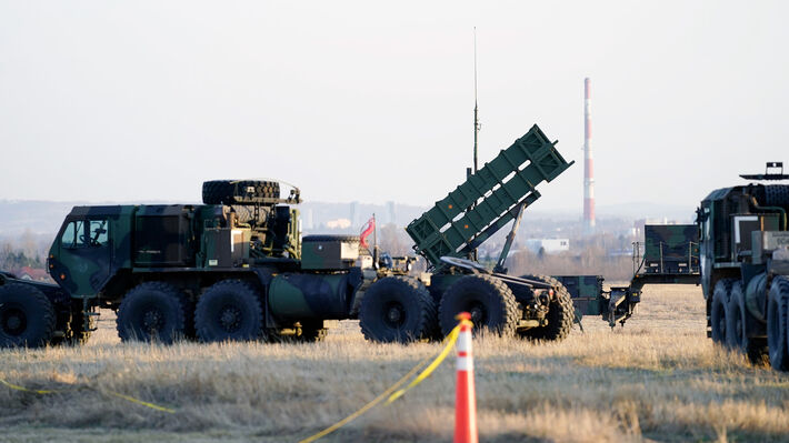 Η Πολωνία ανακοίνωσε ότι κατέρριψε ρωσικά drone ενώ ισχυρές στρατιωτικές δυνάμεις συγκεντρώνονται στην περιοχή