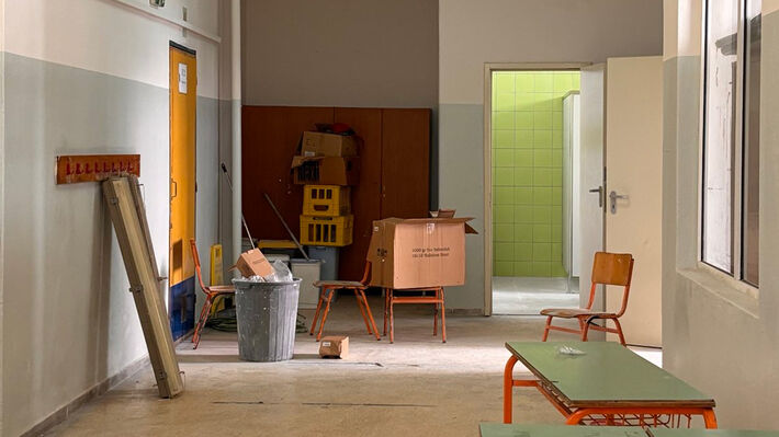 Η ΚΥΒΕΡΝΗΣΗ ΚΑΛΕΙ ΤΡΑΠΕΖΙΤΕΣ ΣΤΟΥΣ ΑΓΙΑΣΜΟΥΣ ΤΩΝ ΣΧΟΛΕΙΩΝ