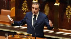 Γαλλία: «Επέζησε» η κυβέρνηση από τις προτάσεις μομφής στο φόντο των εντεινόμενων αστικών διεργασιών