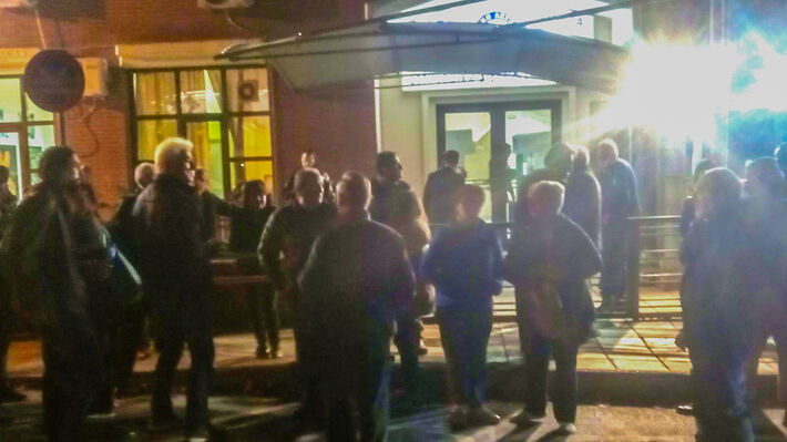 ΒΕΡΟΙΑ: Ελεύθεροι αφέθηκαν οι δύο προσαχθέντες συνδικαλιστές μετά τη συγκέντρωση που έγινε στο ΑΤ