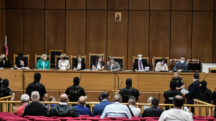 ΔΙΚΗ ΧΡΥΣΗΣ ΑΥΓΗΣ: Θρασύδειλοι και εγκληματίες τραμπούκοι