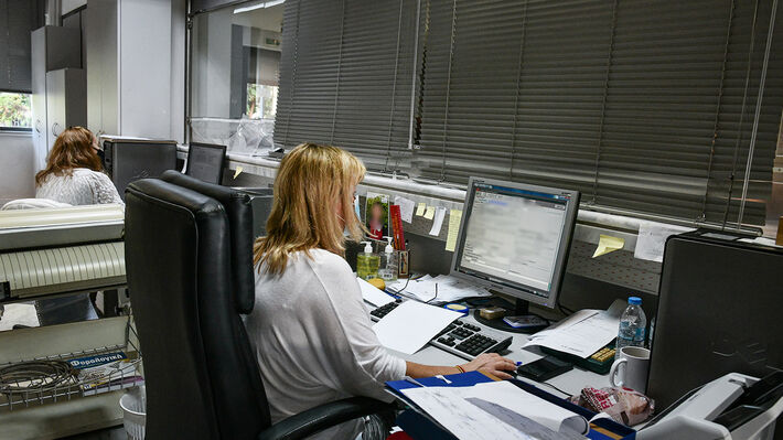 «Φουσκώνουν» τα ληξιπρόθεσμα χρέη προς την Εφορία