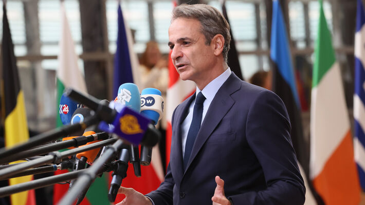 ΚΥΡ. ΜΗΤΣΟΤΑΚΗΣ: «Σημαιοφόρος» της πολεμικής προετοιμασίας της ΕΕ