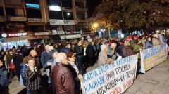 «Κάτω τα χέρια από το νοσοκομείο, δημόσια δωρεάν υγεία για όλους» βροντοφώναξε ο εργαζόμενος λαός της Νάουσας