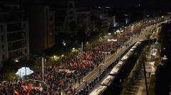 Με τη φλόγα του Νοέμβρη