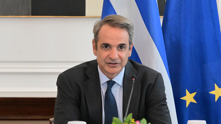 Ο Κ. Μητσοτάκης εξωραΐζει τον αντιλαϊκό προϋπολογισμό της πολεμικής οικονομίας