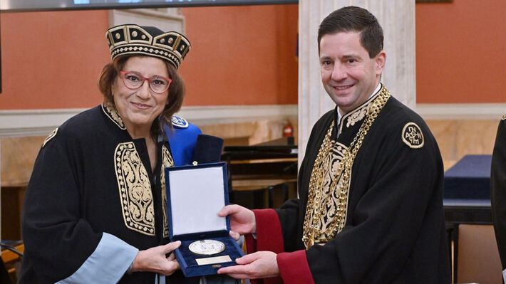 Επίτιμη διδάκτωρ του ΕΚΠΑ η Μαρία Φαραντούρη