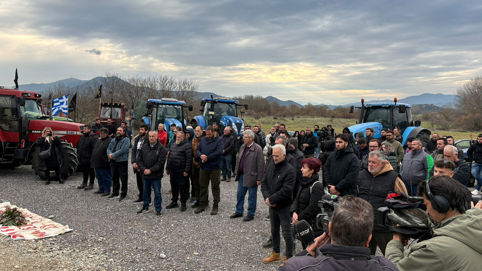 Στο σημείο του εγκλήματος των Τεμπών βρέθηκαν βιοπαλαιστές αγροτοκτηνοτρόφοι με τρακτέρ