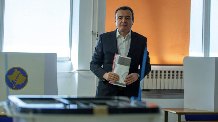 Πρώτο το κόμμα του πρωθυπουργού Κούρτι στις βουλευτικές εκλογές στο νατοϊκό προτεκτοράτο του Κοσόβου