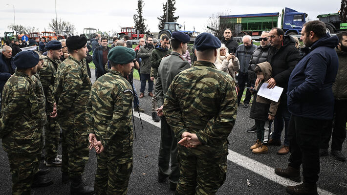 ΚΝΕ: Οι φαντάροι δε μασάνε από απειλές, η στάση τους γεμίζει με δύναμη κάθε νέα και νέο