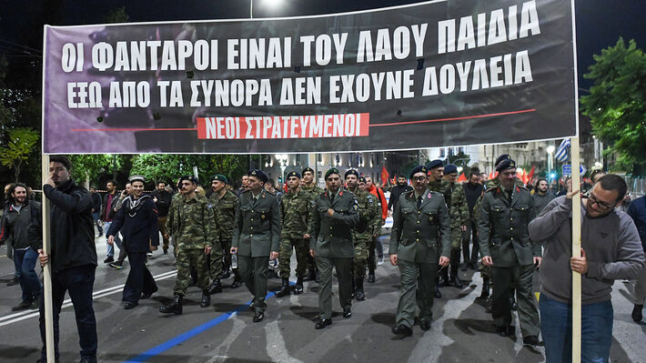 Νέες αντιδράσεις για την ποινή στον στρατιώτη Μάνο Παπαγεωργίου επειδή στάθηκε στο πλάι του λαού!