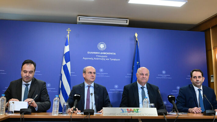 Ψίχουλα από την κυβέρνηση για τους αγρότες με βάση τους «περιορισμούς» της ΕΕ, τελεσίγραφα, εισαγγελείς και στο βάθος ξεκλήρισμα