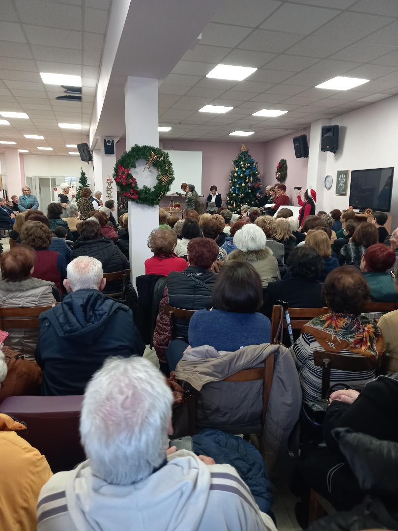 Χριστουγεννιάτικη Γιορτή στο ΚΑΠΗ :  Ένα Μήνυμα Αγάπης και Προσφοράς