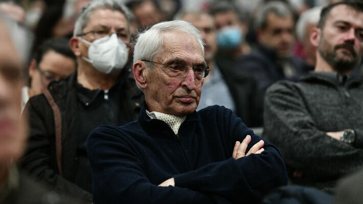 Ανακοίνωση της ΚΕ του ΚΚΕ για τον θάνατο του καθηγητή Γιώργου Ρούση