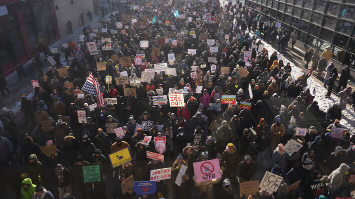 Διαδηλώσεις χθες σε πόλεις των ΗΠΑ για το νέο έγκλημα του αστικού κράτους στη Μινεάπολη