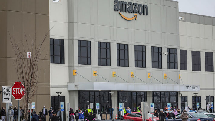 ΗΠΑ: Καταιγίδα χιλιάδων απολύσεων στην «Amazon»