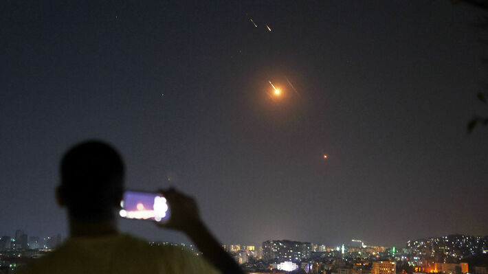 Σε επανάληψη το μοτίβο της ειδησεογραφίας «εν αναμονή» πολεμικής κλιμάκωσης των ΗΠΑ στο Ιράν