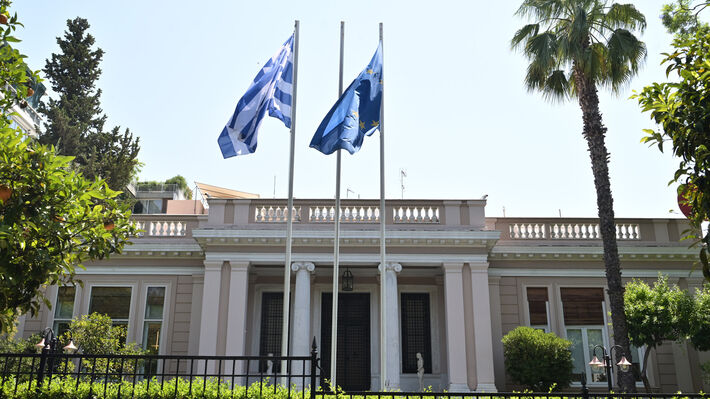 Η κυβέρνηση ανακοίνωσε πως στηρίζει τα αίσχη ΗΠΑ και Ισραήλ στο Ιράν ως «προϋπόθεση σταθερότητας και ειρήνης»!