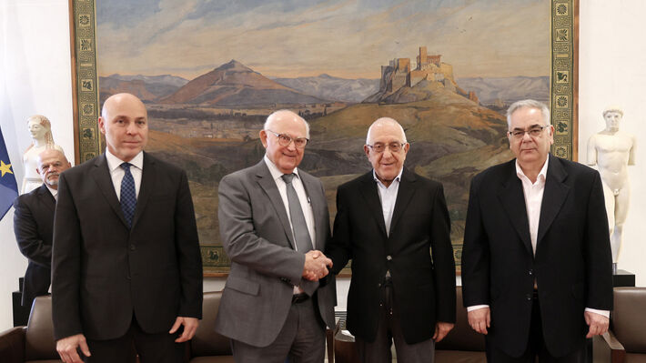 Συνάντηση του προέδρου της Βουλής με τον πρέσβη της Κούβας