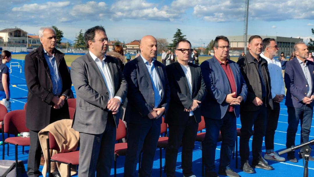 Εγκαινιάστηκε το έργο «ΑΝΤΙΚΑΤΑΣΤΑΣΗ ΤΟΥ ΕΛΑΣΤΙΚΟΥ ΣΥΝΘΕΤΙΚΟΥ ΤΑΠΗΤΑ ΤΟΥ ΣΤΙΒΟΥ ΣΤΟ ΔΗΜΟΤΙΚΟ ΓΥΜΝΑΣΤΗΡΙΟ Δ.ΒΙΚΕΛΑΣ ΕΠΙΦΑΝΕΙΑΣ 9.000μ2»
