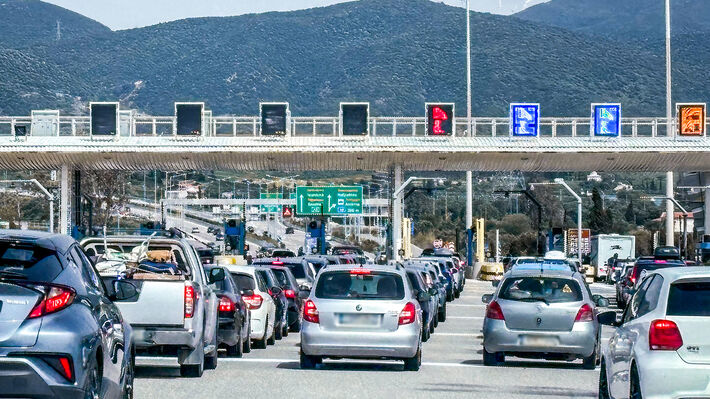 Με ουρές χιλιομέτρων και πανάκριβα διόδια εξελίχθηκε η επιστροφή των εκδρομέων του Πάσχα