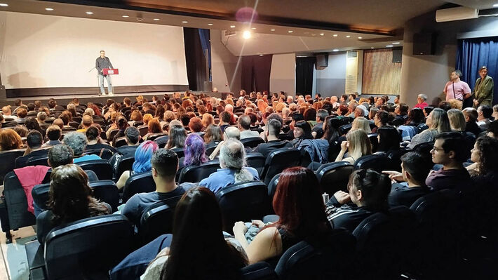 ΚΟ Κ. Μακεδονίας του ΚΚΕ: Σε μια κατάμεστη αίθουσα στη Θεσσαλονίκη πραγματοποιήθηκε η πρώτη προβολή του ντοκιμαντέρ «'36. Ρήγμα στο χρόνο»