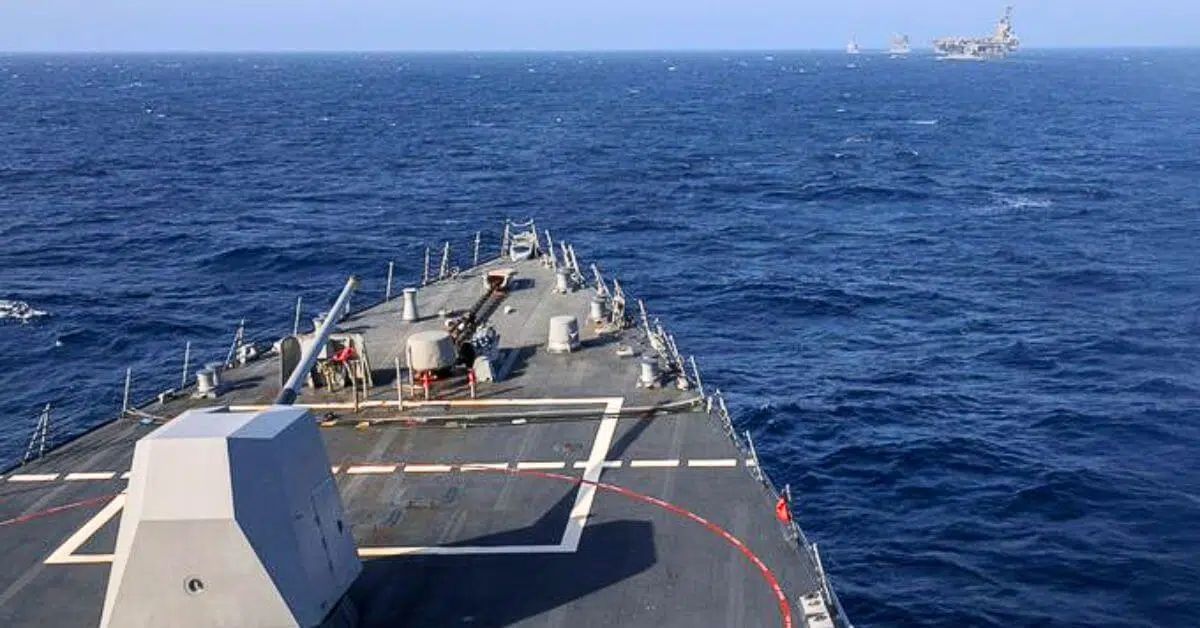 Ο Τραμπ απειλεί να επιστρέψει για “λίγη δουλειά καθαρισμού” στο Ιράν καθώς το διπλωματικό αδιέξοδο εντείνεται