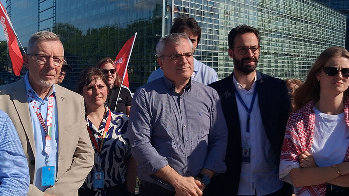 Συγκέντρωση αλληλεγγύης στην Κούβα έξω από το Ευρωκοινοβούλιο ενάντια στο προωθούμενο κατάπτυστο ψήφισμα