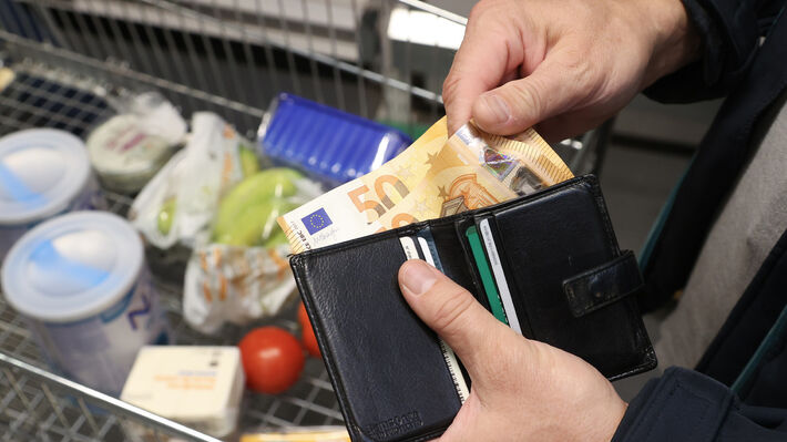 Στοιχεία της ΕΛΣΤΑΤ για τον πληθωρισμό: Απλησίαστες οι τιμές σε βασικά αγαθά και τα χειρότερα είναι μπροστά