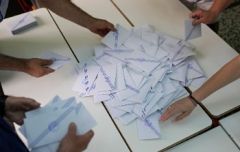 Μεθοδεύσεις για επικίνδυνες παρεμβάσεις στη λειτουργία των κομμάτων