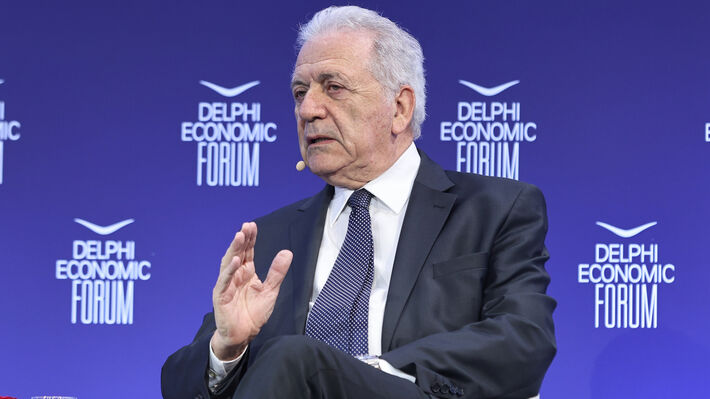 Ένταλμα σύλληψης για τον Δ. Αβραμόπουλο σχετικά με το Qatargate στην ΕΕ που το lobbying είναι... «ζωτικό στοιχείο της δημοκρατίας»