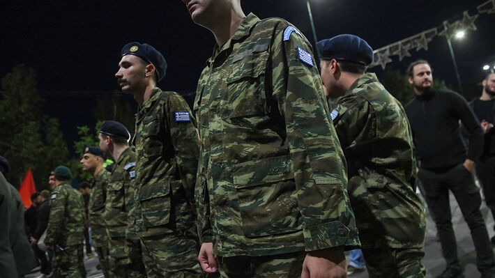 Κλιμακώνονται οι διώξεις σε βάρος στρατευμένων: Ποινή φυλάκισης σε φαντάρο επειδή διάβαζε τον «Ριζοσπάστη»!