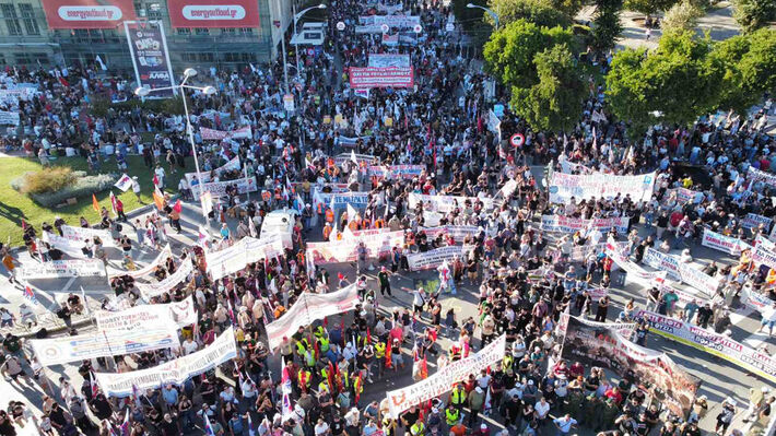 ΠΑΜΕ: Το πρωτοφανές «θάψιμο» από τα ΜΜΕ δεν μπορεί να κρύψει τη μεγαλειώδη διαδήλωση, τη λαοθάλασσα που βούλιαξε τη Θεσσαλονίκη!