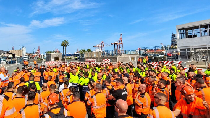 ΠΑΜΕ:Το θάψιμο από τα ΜΜΕ δεν μπορεί κρύψει την ιστορική απεργία των λιμενεργατών