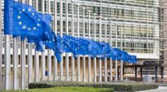  Κομισιόν: Προβλέπει διατήρηση των «ματωμένων» πλεονασμάτων για την Ελλάδα