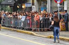 Να φύγουν επιτέλους τα κιγκλιδώματα από την παρέλαση!