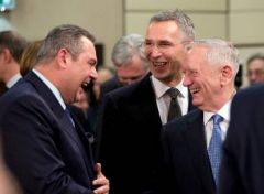 Συχαρίκια των ΗΠΑ στην κυβέρνηση για τις δαπάνες υπέρ του ΝΑΤΟ