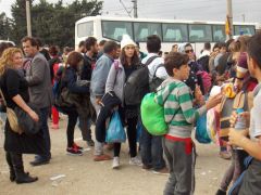 ΣΥΓΚΕΝΤΡΩΣΗ ΣΧΟΛΙΚΩΝ ΕΙΔΩΝ ΑΠΟ  ΤΟ ΕΡΓΑΤΙΚΟ ΚΕΝΤΡΟ ΝΑΟΥΣΑΣ ΚΑΙ ΤΗΝ ΟΓΕ ΝΑΟΥΣΑΣ ΓΙΑ ΤΟΥ ΠΡΟΣΦΥΓΕΣ