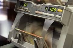 Μειώνονται οι καταθέσεις...