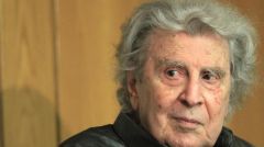 Παρέμβαση του Μίκη Θεοδωράκη στα «ΝΕΑ» για την αντικομμουνιστική υστερία