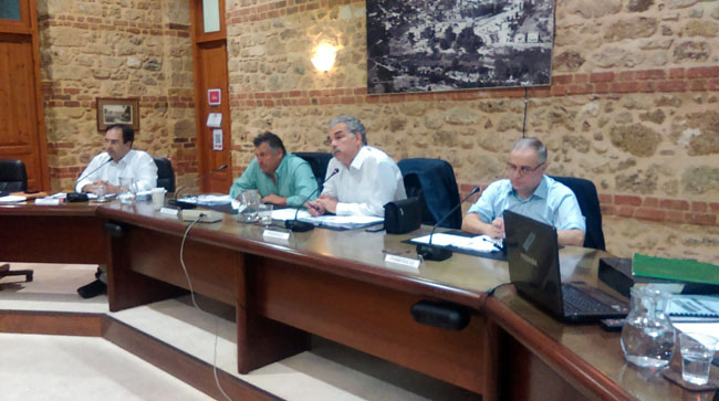 Για τα «διαθέσιμα κεφάλαια των Δήμων»